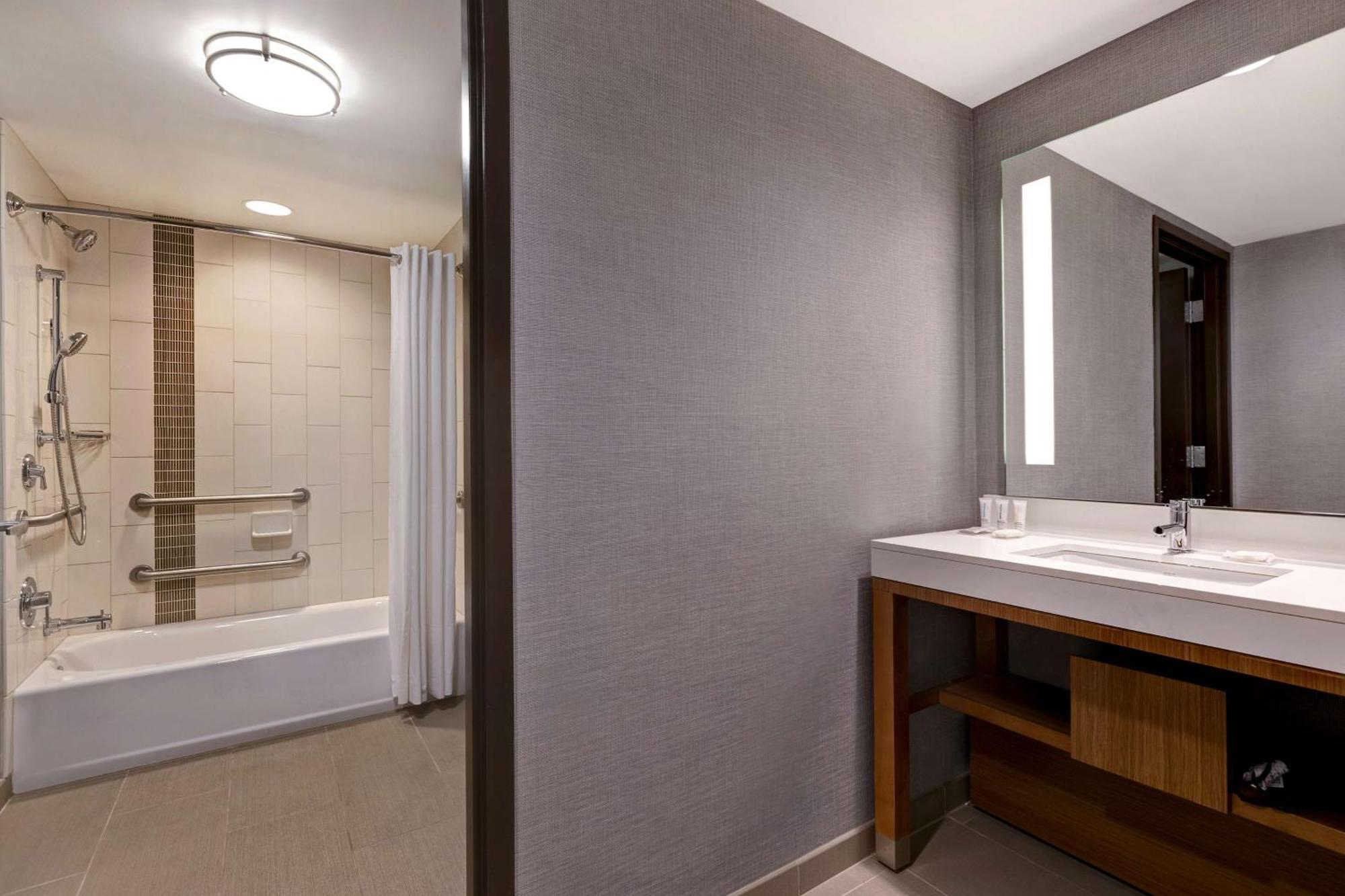 Hyatt Place Bloomington / Normal Екстер'єр фото