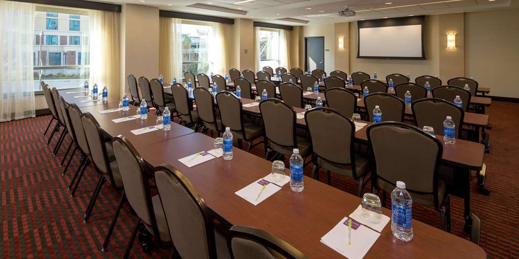 Hyatt Place Bloomington / Normal Зручності фото